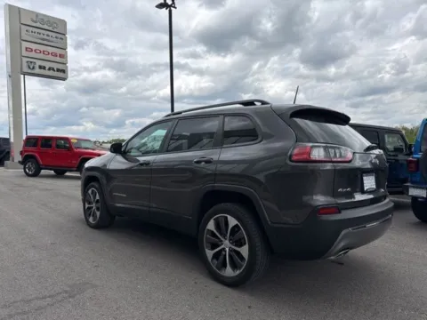 More photos of 2022 Jeep Cherokee Limited at Airport Chrysler Dodge Jeep Ram, MO
