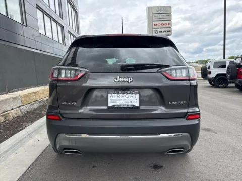 More photos of 2022 Jeep Cherokee Limited at Airport Chrysler Dodge Jeep Ram, MO