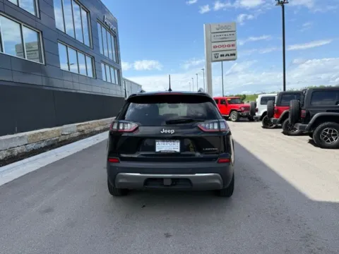 More photos of 2020 Jeep Cherokee Limited at Airport Chrysler Dodge Jeep Ram, MO