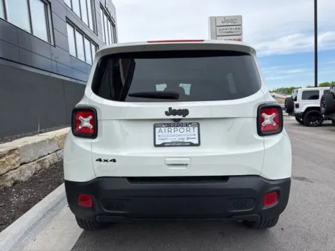 More photos of 2023 Jeep Renegade Altitude at Airport Chrysler Dodge Jeep Ram, MO