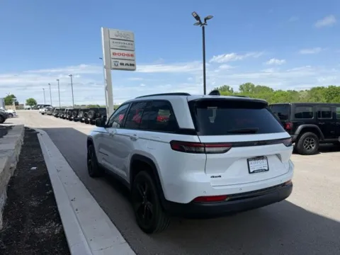 More photos of 2023 Jeep Grand Cherokee Altitude at Airport Chrysler Dodge Jeep Ram, MO
