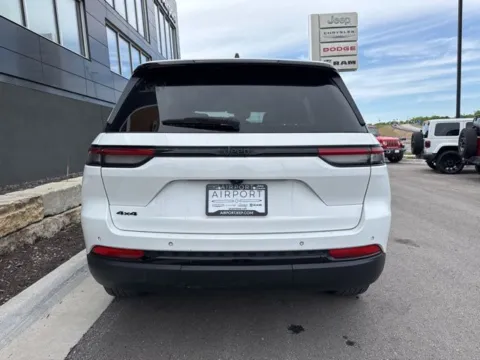 More photos of 2023 Jeep Grand Cherokee Altitude X at Airport Chrysler Dodge Jeep Ram, MO
