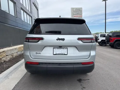 More photos of 2023 Jeep Grand Cherokee L Altitude at Airport Chrysler Dodge Jeep Ram, MO