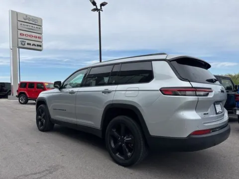 More photos of 2023 Jeep Grand Cherokee L Altitude at Airport Chrysler Dodge Jeep Ram, MO