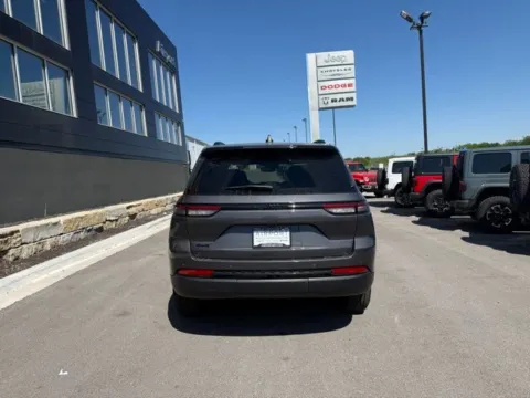 More photos of 2024 Jeep Grand Cherokee Altitude X at Airport Chrysler Dodge Jeep Ram, MO