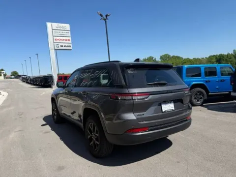 More photos of 2024 Jeep Grand Cherokee Altitude X at Airport Chrysler Dodge Jeep Ram, MO
