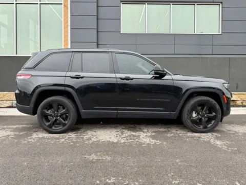 Photos of 2023 Jeep Grand Cherokee Limited for sale in Platte City, MO at Airport Chrysler Dodge Jeep Ram