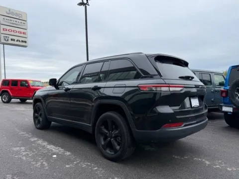 More photos of 2023 Jeep Grand Cherokee Limited at Airport Chrysler Dodge Jeep Ram, MO