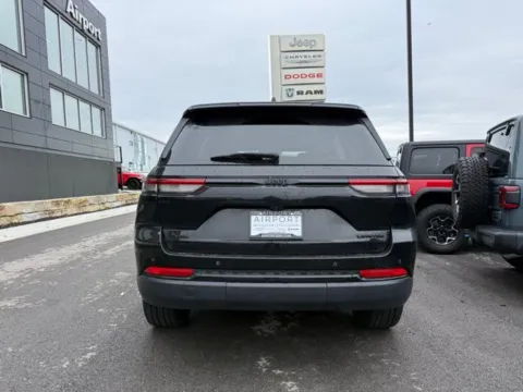 More photos of 2023 Jeep Grand Cherokee Limited at Airport Chrysler Dodge Jeep Ram, MO