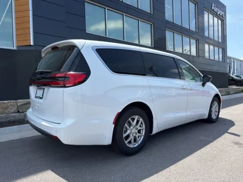 Another view of 2027 Chrysler Pacifica Select for sale in Platte City, MO at Airport Chrysler Dodge Jeep Ram