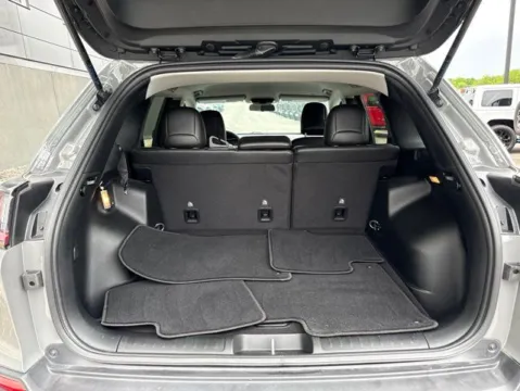 More photos of 2020 Jeep Cherokee Latitude Plus at Airport Chrysler Dodge Jeep Ram, MO