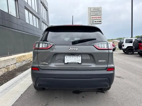 More photos of 2020 Jeep Cherokee Latitude Plus at Airport Chrysler Dodge Jeep Ram, MO