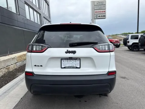 More photos of 2023 Jeep Cherokee Altitude at Airport Chrysler Dodge Jeep Ram, MO