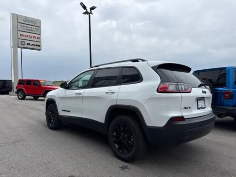 More photos of 2023 Jeep Cherokee Altitude at Airport Chrysler Dodge Jeep Ram, MO