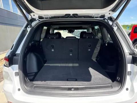 More photos of 2026 Jeep Grand Cherokee Laredo Altitude at Airport Chrysler Dodge Jeep Ram, MO