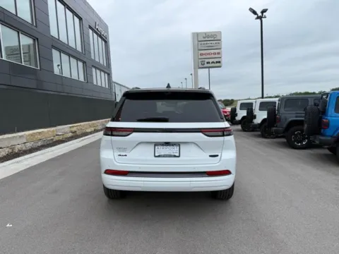 More photos of 2026 Jeep Grand Cherokee Summit at Airport Chrysler Dodge Jeep Ram, MO