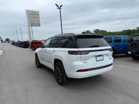 More photos of 2026 Jeep Grand Cherokee Summit at Airport Chrysler Dodge Jeep Ram, MO