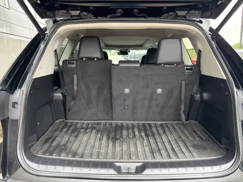More photos of 2024 Toyota Grand Highlander Platinum at Airport Chrysler Dodge Jeep Ram, MO