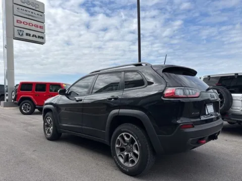 More photos of 2021 Jeep Cherokee Trailhawk at Airport Chrysler Dodge Jeep Ram, MO