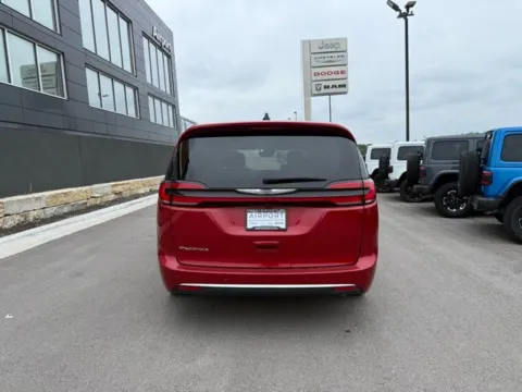 More photos of 2025 Chrysler Pacifica Select at Airport Chrysler Dodge Jeep Ram, MO