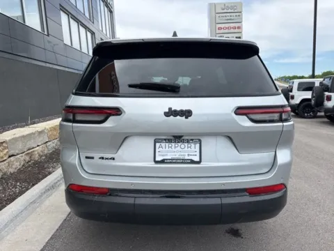 More photos of 2023 Jeep Grand Cherokee L Altitude at Airport Chrysler Dodge Jeep Ram, MO
