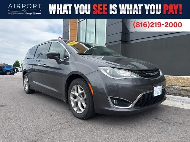 2019 Chrysler Pacifica Touring Plus's photo