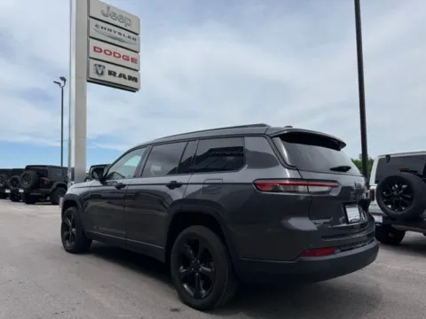More photos of 2023 Jeep Grand Cherokee L Altitude at Airport Chrysler Dodge Jeep Ram, MO