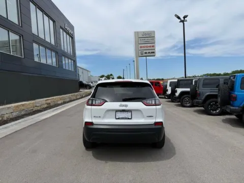 More photos of 2020 Jeep Cherokee Latitude at Airport Chrysler Dodge Jeep Ram, MO