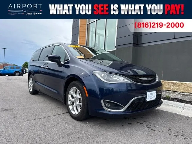 Used 2017 Chrysler Pacifica Touring Plus with VIN 2C4RC1BG9HR777289 for sale in Kansas City
