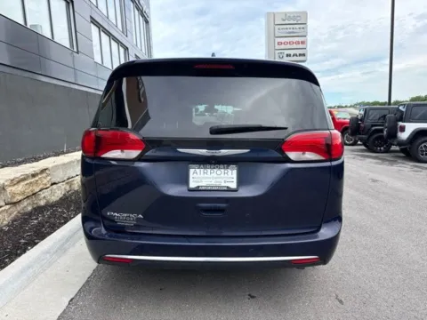 More photos of 2017 Chrysler Pacifica Touring L at Airport Chrysler Dodge Jeep Ram, MO