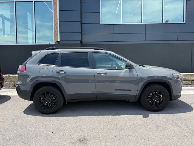 Used 2023 Jeep Cherokee Altitude Lux with VIN 1C4PJMMB7PD105555 for sale in Kansas City