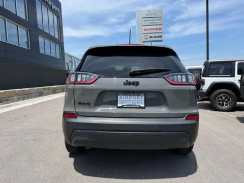 More photos of 2023 Jeep Cherokee Altitude at Airport Chrysler Dodge Jeep Ram, MO