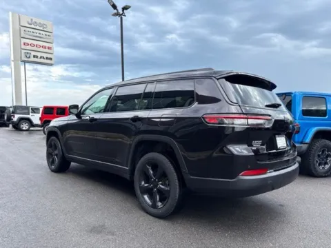 More photos of 2023 Jeep Grand Cherokee L Limited at Airport Chrysler Dodge Jeep Ram, MO