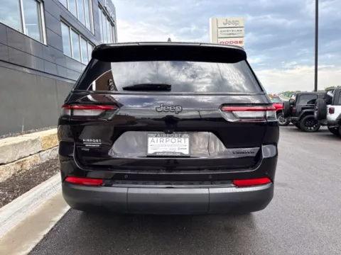 More photos of 2023 Jeep Grand Cherokee L Limited at Airport Chrysler Dodge Jeep Ram, MO