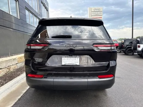More photos of 2023 Jeep Grand Cherokee L Limited at Airport Chrysler Dodge Jeep Ram, MO