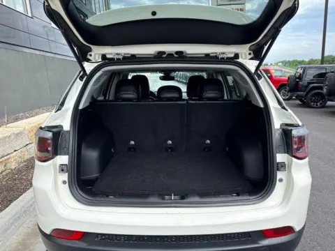 More photos of 2021 Jeep Compass Latitude at Airport Chrysler Dodge Jeep Ram, MO