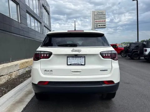More photos of 2021 Jeep Compass Latitude at Airport Chrysler Dodge Jeep Ram, MO