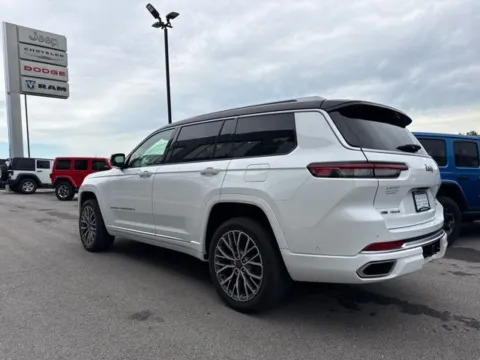 More photos of 2023 Jeep Grand Cherokee L Summit at Airport Chrysler Dodge Jeep Ram, MO