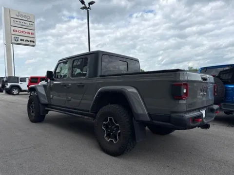 More photos of 2022 Jeep Gladiator Rubicon at Airport Chrysler Dodge Jeep Ram, MO
