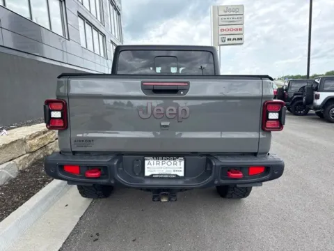 More photos of 2022 Jeep Gladiator Rubicon at Airport Chrysler Dodge Jeep Ram, MO