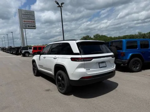 More photos of 2023 Jeep Grand Cherokee Altitude X at Airport Chrysler Dodge Jeep Ram, MO