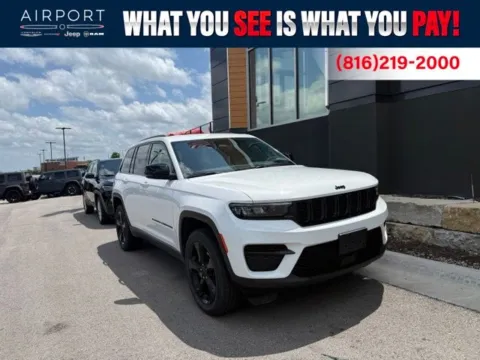 White 2023 Jeep Grand Cherokee Altitude X for sale in Platte City, MO