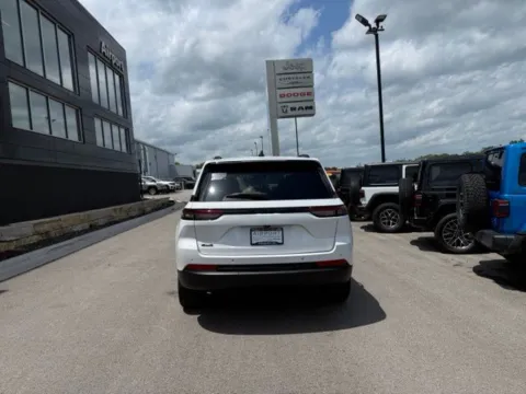 More photos of 2023 Jeep Grand Cherokee Altitude X at Airport Chrysler Dodge Jeep Ram, MO