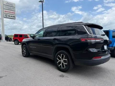 More photos of 2024 Jeep Grand Cherokee L Limited at Airport Chrysler Dodge Jeep Ram, MO
