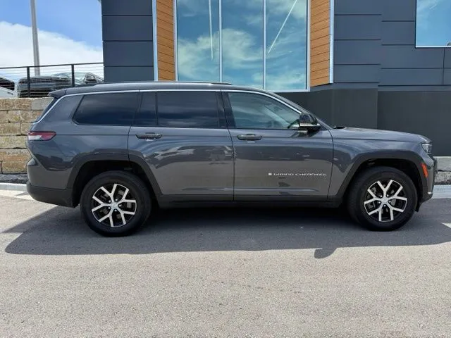 Used 2023 Jeep Grand Cherokee L Limited with VIN 1C4RJKBG8P8858421 for sale in Kansas City