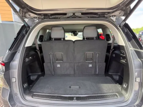 More photos of 2023 Jeep Grand Cherokee L Limited at Airport Chrysler Dodge Jeep Ram, MO