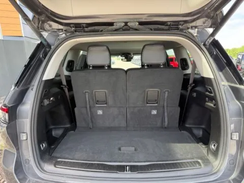More photos of 2023 Jeep Grand Cherokee L Limited at Airport Chrysler Dodge Jeep Ram, MO