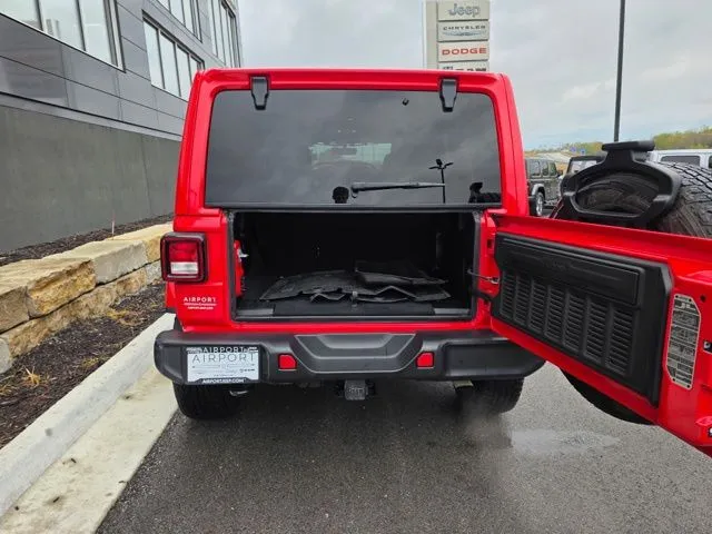 2022 Jeep Wrangler Unlimited Sahara - Photo 8