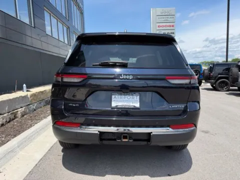 More photos of 2023 Jeep Grand Cherokee Limited at Airport Chrysler Dodge Jeep Ram, MO