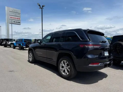 More photos of 2023 Jeep Grand Cherokee Limited at Airport Chrysler Dodge Jeep Ram, MO